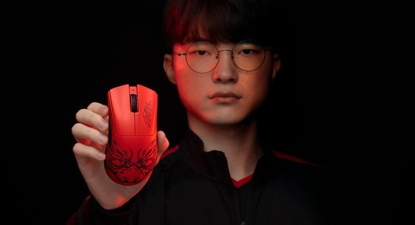 Faker are Deathadder-ul lui propriu.