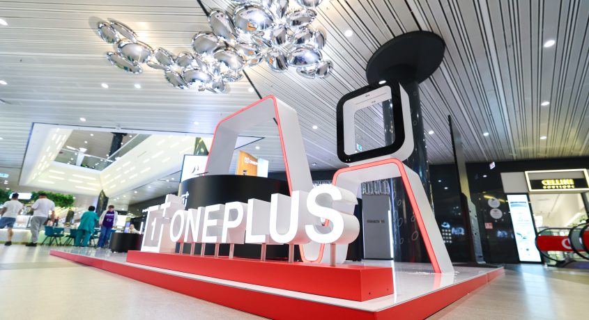 OnePlus inaugurează primul punct de prezentare a produselor și lansează OnePlus Watch 2