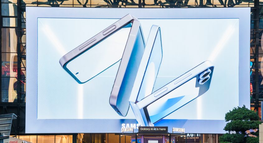 Unul dintre cele mai mari ecrane Samsung LED de exterior din Europa este la Iulius Mall
